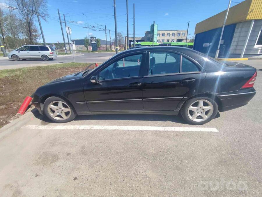 Mercedes-Benz C-Class W203/S203/CL203 Sedan