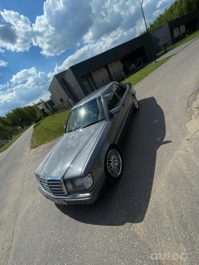 Mercedes-Benz W124 1 generation