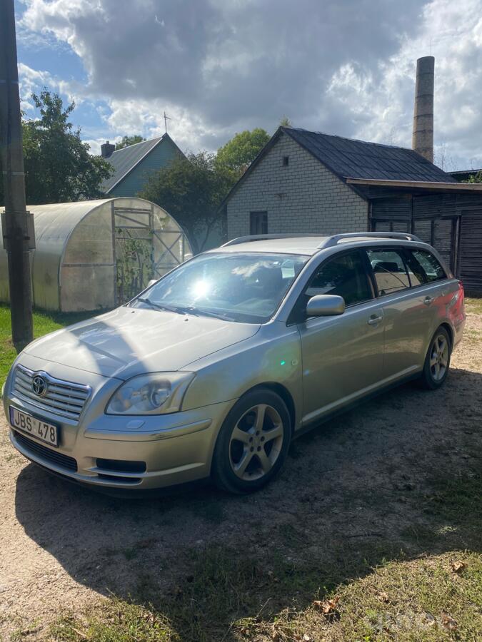 Toyota Avensis 2 generation Liftback