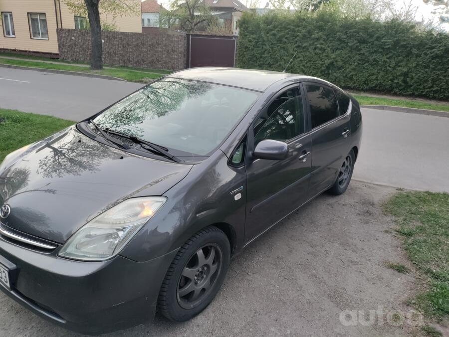 Toyota Prius 2 generation [restyling] (XW20)