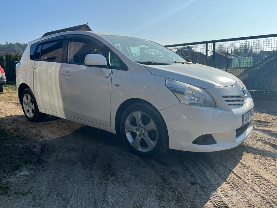 Toyota Verso 1 generation Minivan