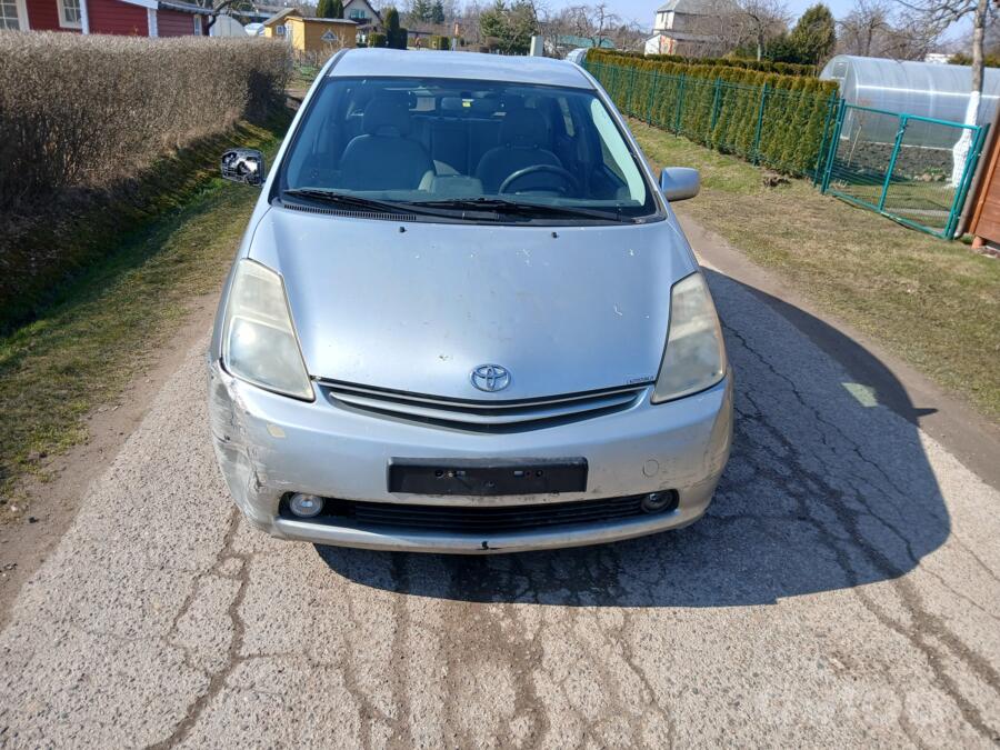 Toyota Prius XW20 [restyling]