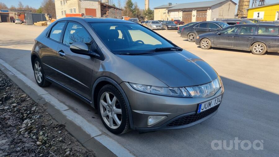 Honda Civic 8 generation Hatchback 5-doors