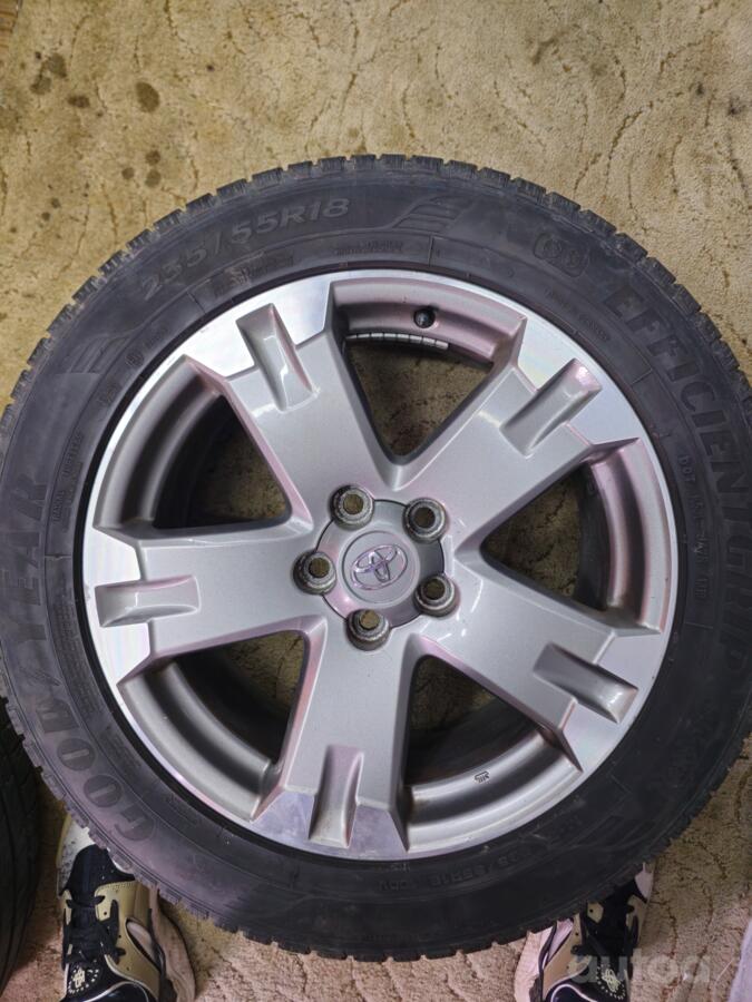 Toyota rav4, lietie
