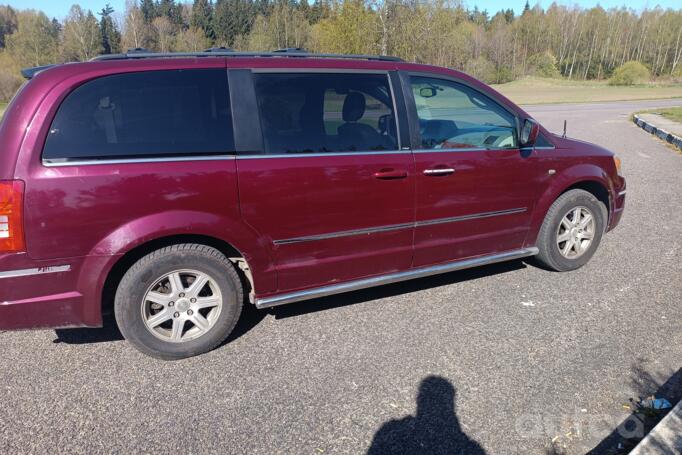 Chrysler Town & Country 5 generation