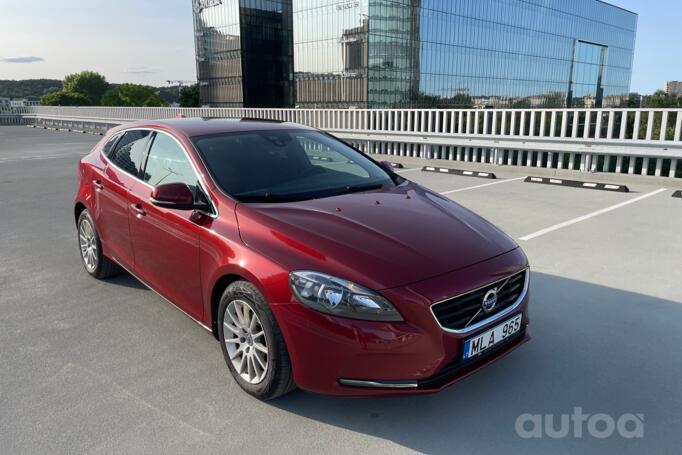 Volvo V40 2 generation Hatchback 5-doors