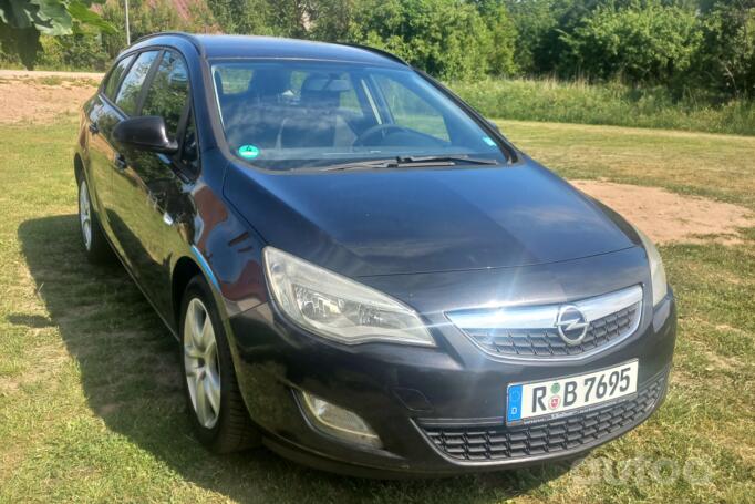 Opel Astra J Sports Tourer wagon