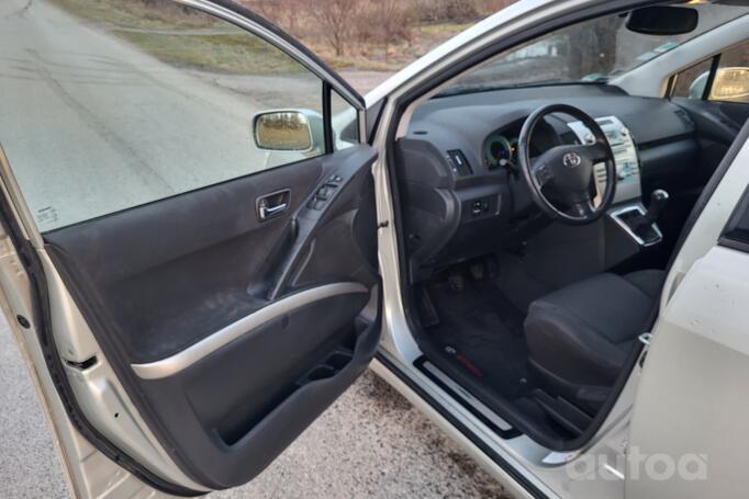 Toyota Corolla Verso 1 generation [restyling] -2 generation