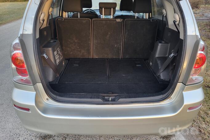Toyota Corolla Verso 1 generation [restyling] -2 generation