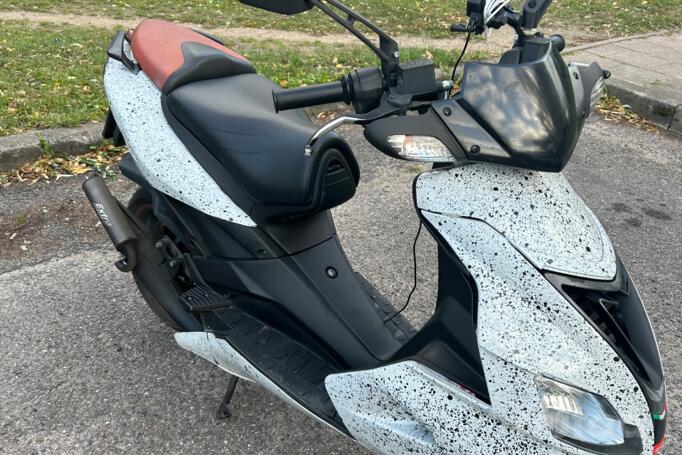 Aprilia SR