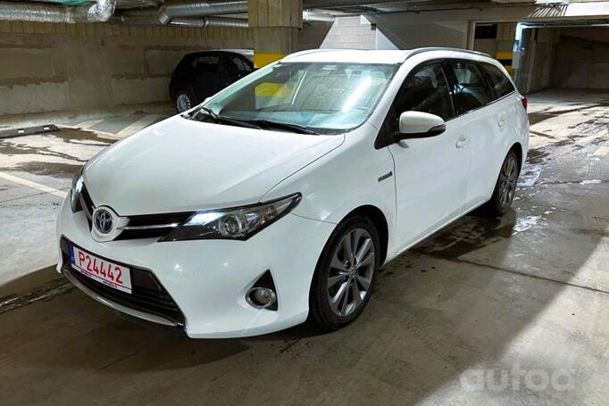 Toyota Auris 2 generation Touring Sports Hybrid wagon 5-doors