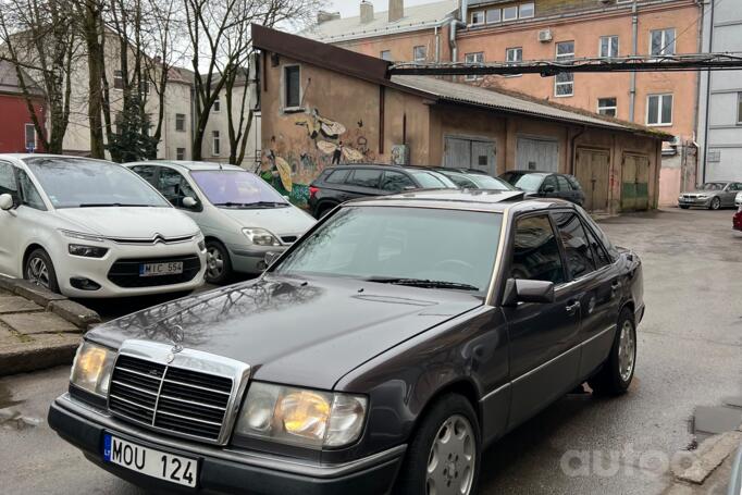 Mercedes-Benz W124 1 generation