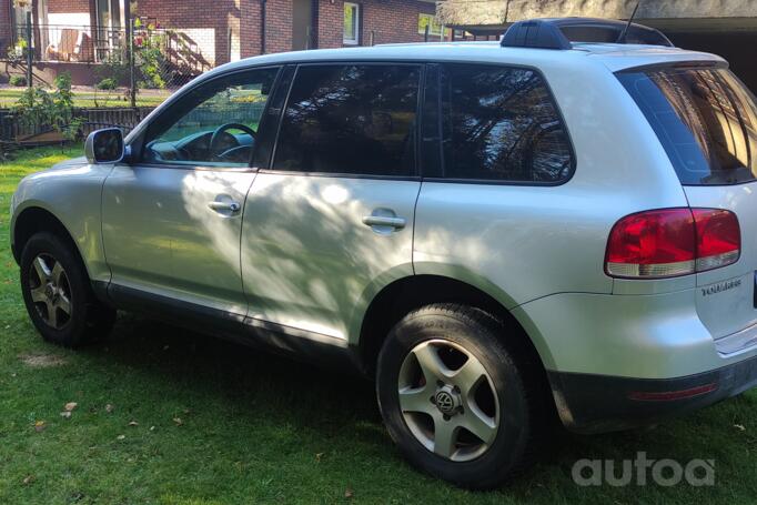 Volkswagen Touareg 1 generation Crossover