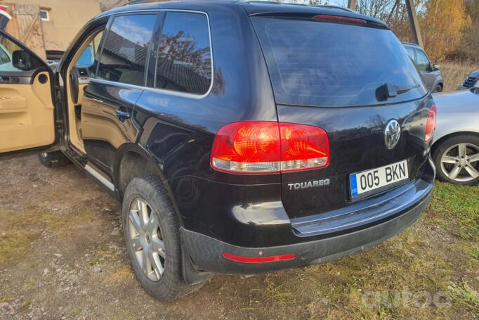 Volkswagen Touareg 1 generation Crossover