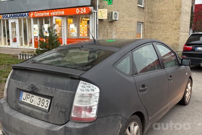 Toyota Prius 2 generation [restyling] (XW20)