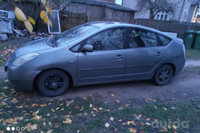 Toyota Prius 2 generation Hatchback