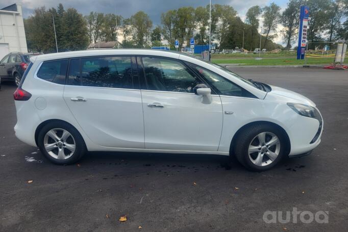 Opel Zafira C Tourer minivan