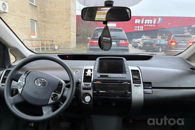 Toyota Prius 2 generation [restyling] (XW20)