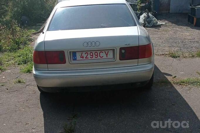 Audi A8 D2/4D Sedan 4-doors