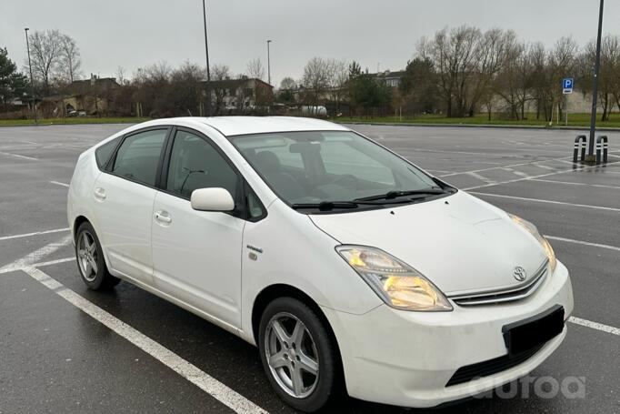 Toyota Prius 2 generation [restyling] (XW20)