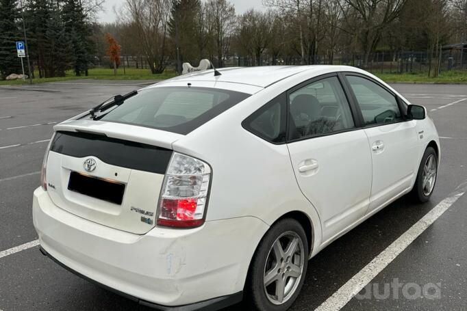 Toyota Prius 2 generation [restyling] (XW20)