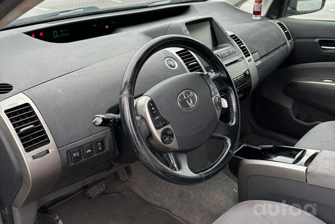 Toyota Prius 2 generation [restyling] (XW20)