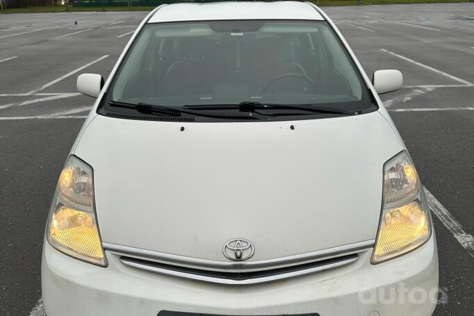 Toyota Prius 2 generation [restyling] (XW20)