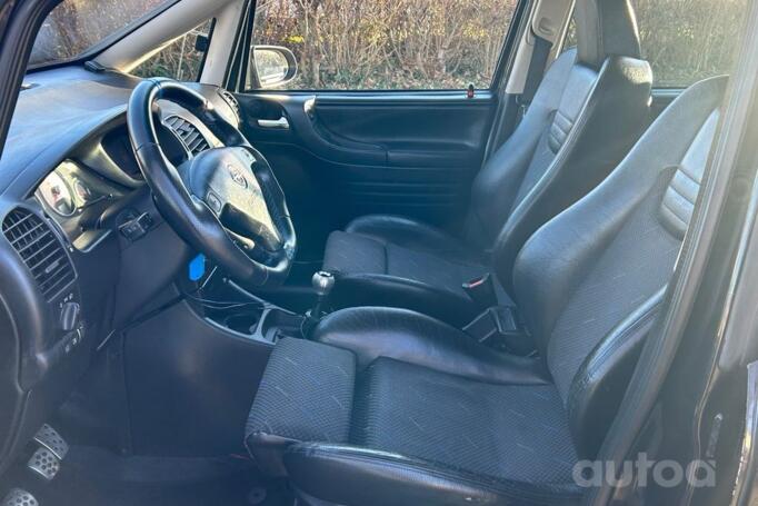 Opel Zafira OPC A [restyling]