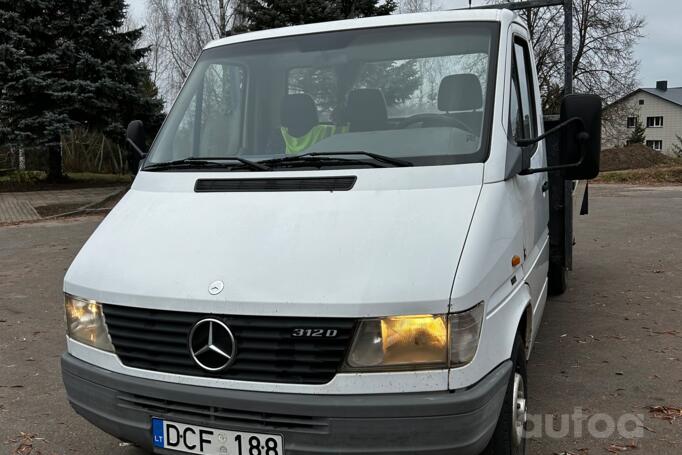 Mercedes-Benz Sprinter First generation