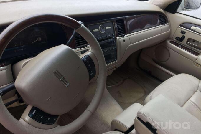 Lincoln Town Car 3 generation [restyling]