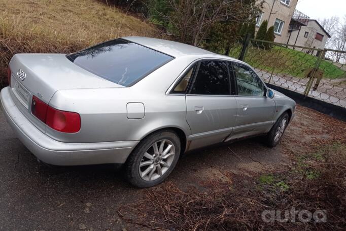 Audi A8 D2/4D Sedan 4-doors