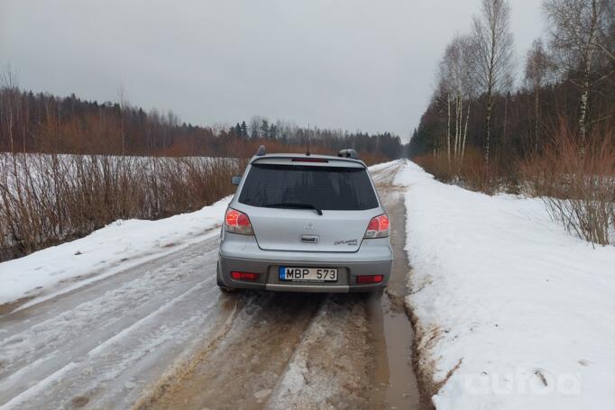 Mitsubishi Outlander 1 generation Crossover