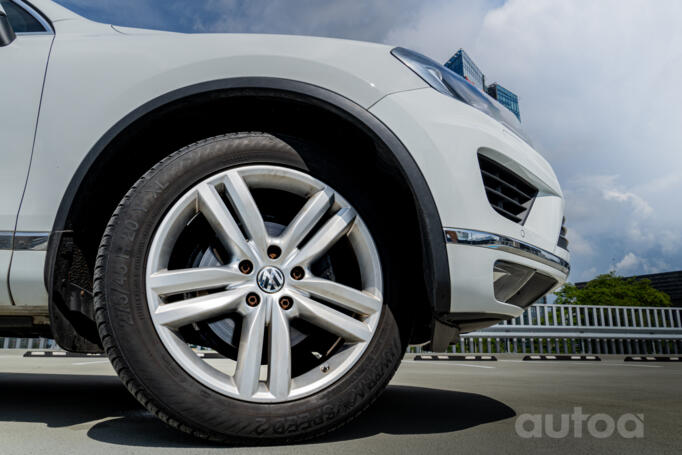 Volkswagen Touareg 2 generation [restyling] Crossover