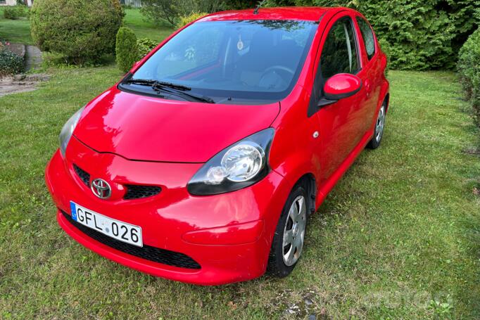 Toyota Aygo 1 generation Hatchback 3-doors