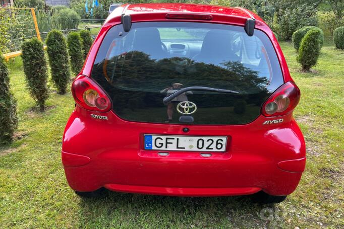 Toyota Aygo 1 generation Hatchback 3-doors