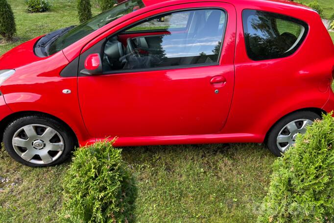 Toyota Aygo 1 generation Hatchback 3-doors