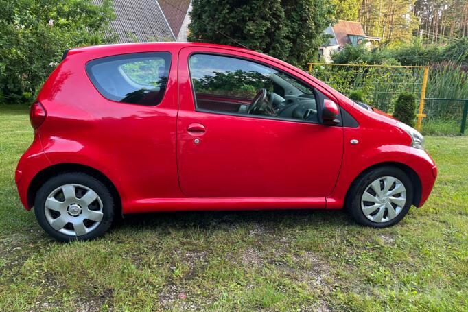 Toyota Aygo 1 generation Hatchback 3-doors