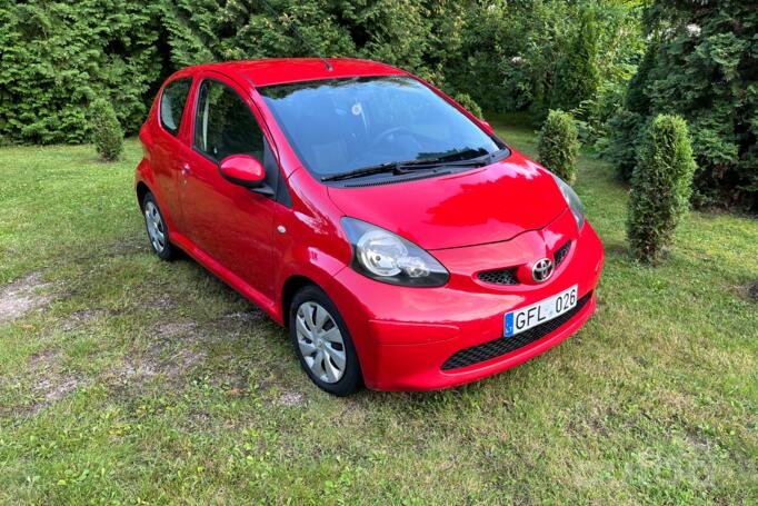 Toyota Aygo 1 generation Hatchback 3-doors