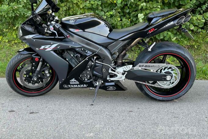 Yamaha R1