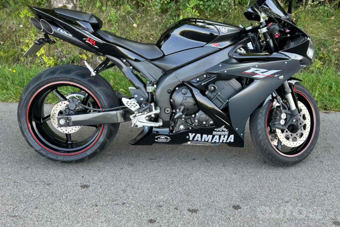 Yamaha R1