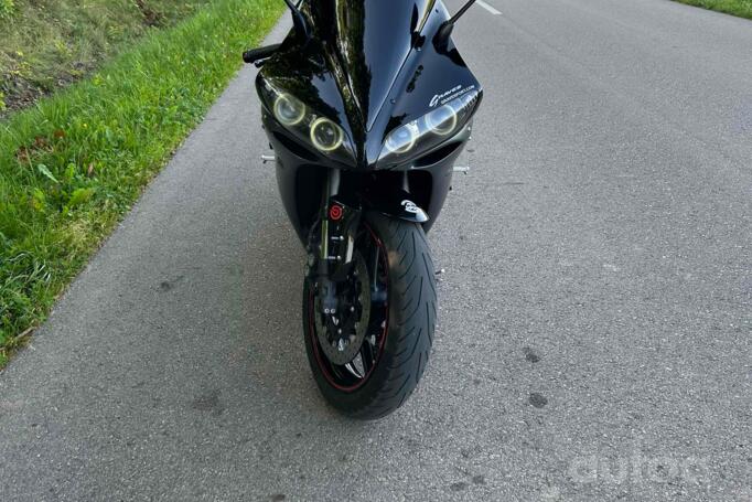 Yamaha R1