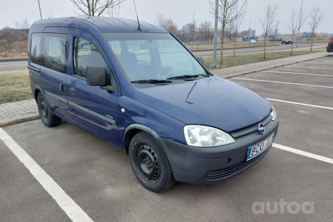 Opel Combo C Tour minivan