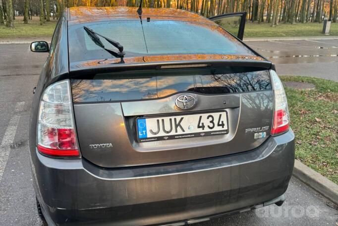 Toyota Prius 2 generation [restyling] (XW20)