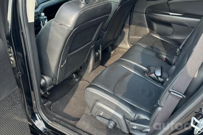 Dodge Journey 1 generation [restyling] Crossover