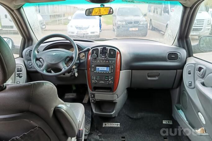 Chrysler Voyager 5 generation Grand minivan