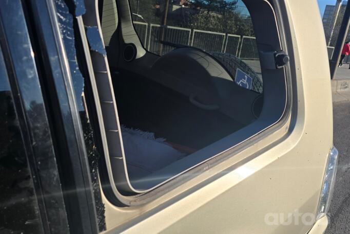 Mitsubishi Pajero 4 generation SUV 5-doors