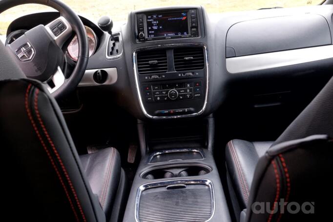 Dodge Caravan 5 generation [restyling] Grand minivan