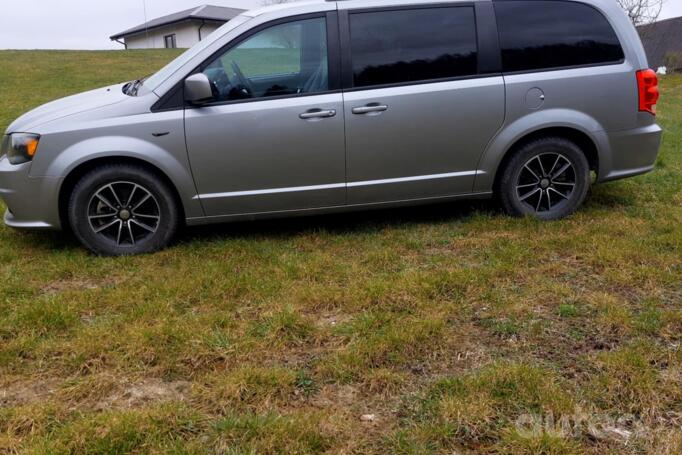 Dodge Caravan 5 generation [restyling] Grand minivan