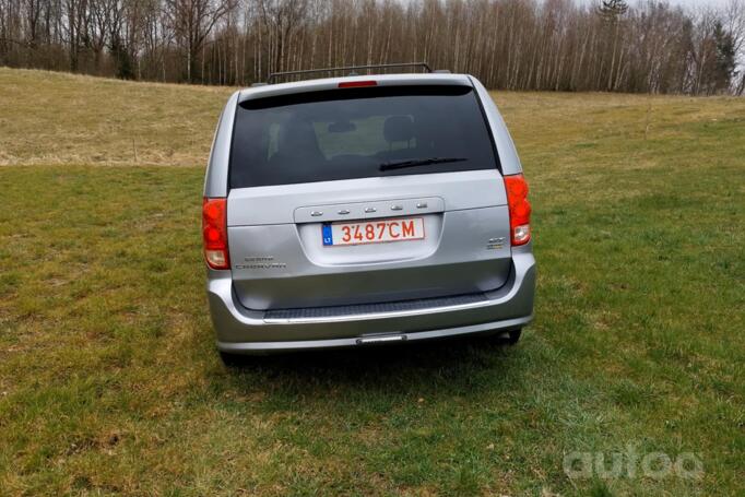 Dodge Caravan 5 generation [restyling] Grand minivan