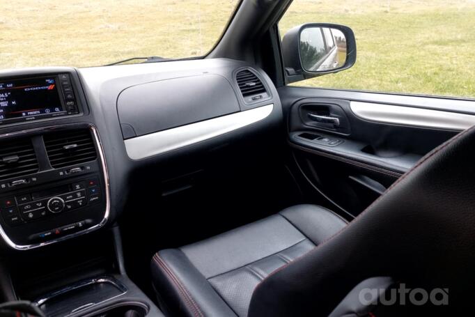 Dodge Caravan 5 generation [restyling] Grand minivan